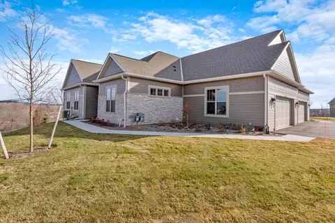 n28w25172 Parkway Rdg #21 A, Pewaukee, WI 53072