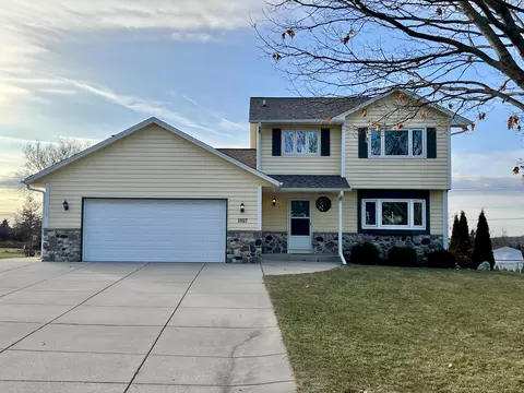 1027 Wellington, Hartland, WI 53029