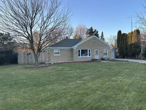 1112 W Colonial, Mount Pleasant, WI 53405