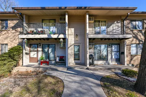1724 S Carriage #C, New Berlin, WI 53151