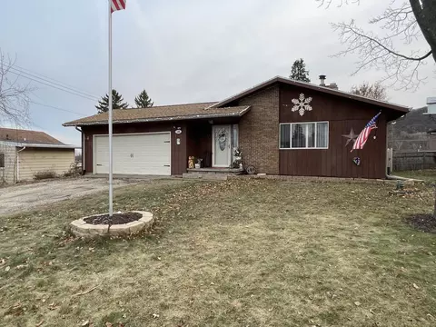 145 Bluffview, Dakota, MN 55925