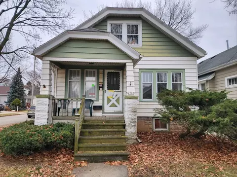6703 Vista, Wauwatosa, WI 53213
