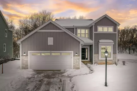 317 Paradise, Hartland, WI 53029