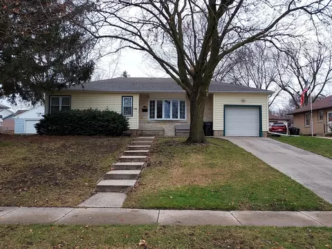 739 N Glenn, Waukesha, WI 53188