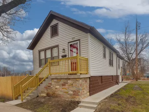 2618 W Walnut, Milwaukee, WI 53205
