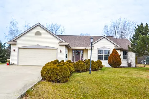 202 Field, Eagle, WI 53119