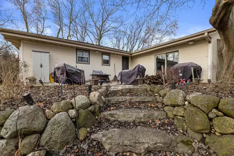 603 Fox Knl, Waterford, WI 53185