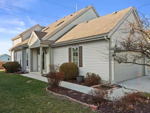 1512 Roxbury Way, Waukesha, WI 53186