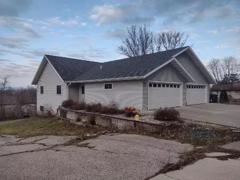 2007 Sunset #2009, La Crosse, WI 54601