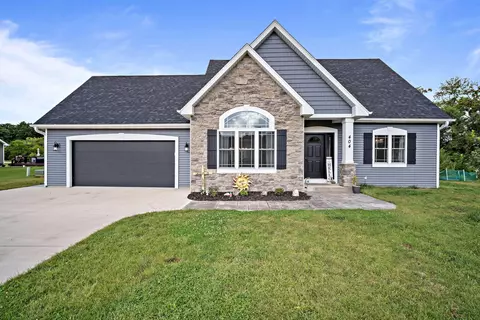 404 Appletree, Eagle, WI 53119