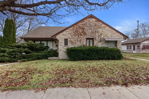 1645 Monroe, South Milwaukee, WI 53172