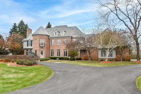 10517 N Pine Rdg, Mequon, WI 53092
