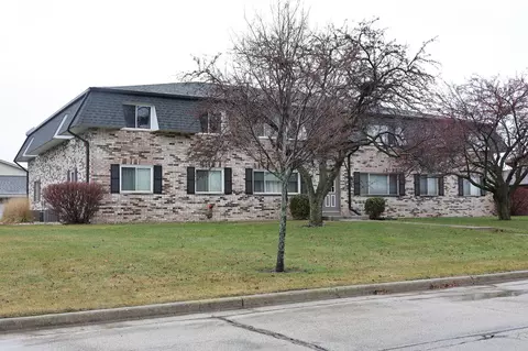 10323 W Whitnall Edge #203, Franklin, WI 53132
