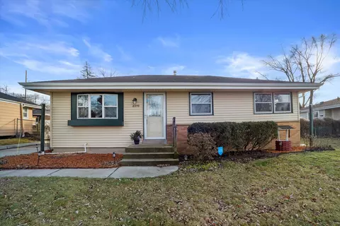 8259 W Acacia, Milwaukee, WI 53223