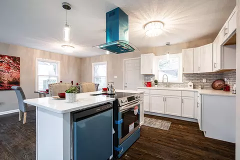 2273 W Rohr, Milwaukee, WI 53209