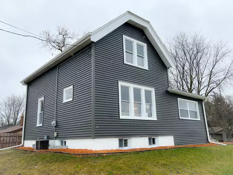 4685 S 38th, Greenfield, WI 53221