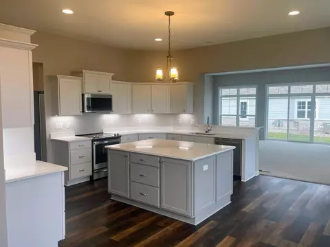 1394 Prairie Crk #10, Oconomowoc, WI 53066