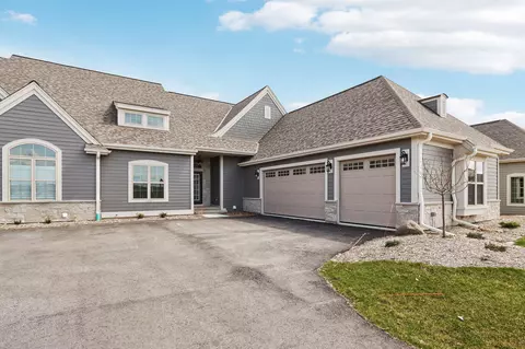 1532 Sandhill #22, Hartland, WI 53029