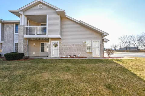 6982 S Rolling Mdws, Oak Creek, WI 53154