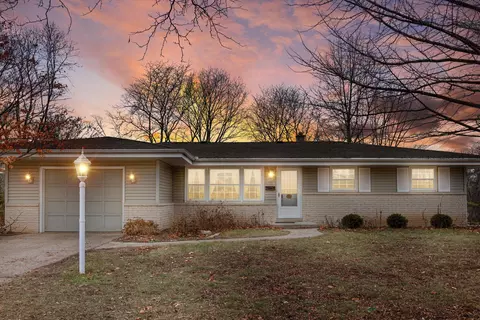 5444 Olympia, Greendale, WI 53129