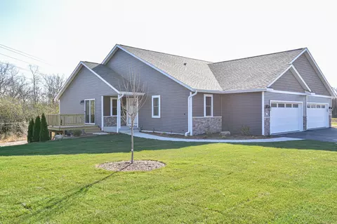 422 Trailview, Waterford, WI 53185
