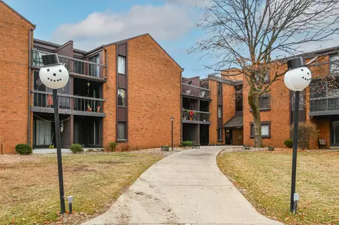4215 N 100th #242C, Milwaukee, WI 53222