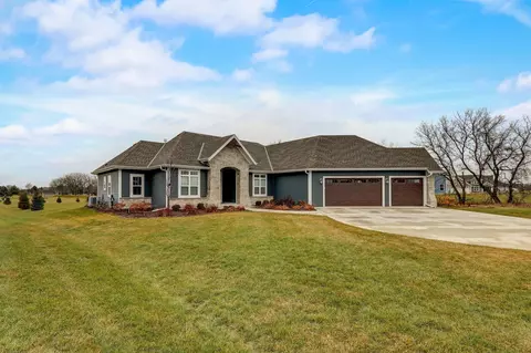 w277n8977 Monarch, Hartland, WI 53029
