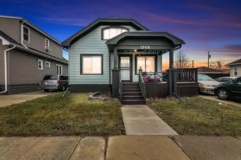 1302 Layard, Racine, WI 53402