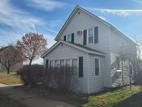 1330 Redfield, La Crosse, WI 54601