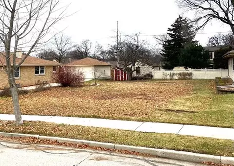 25 S 83rd, West Allis, WI 53219
