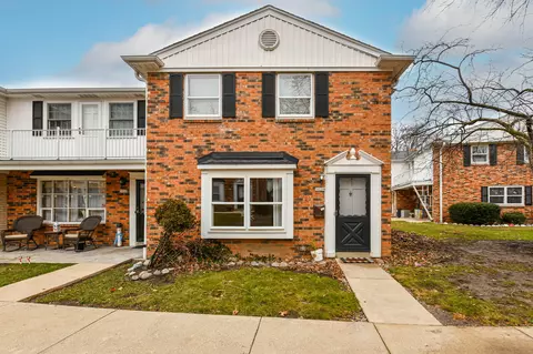 5026 W Colonial #10, Greenfield, WI 53220