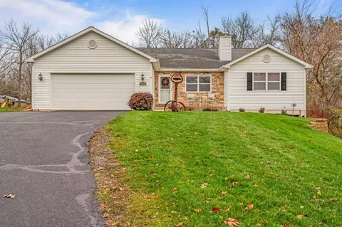 430 Eagle Lk, Mukwonago, WI 53149