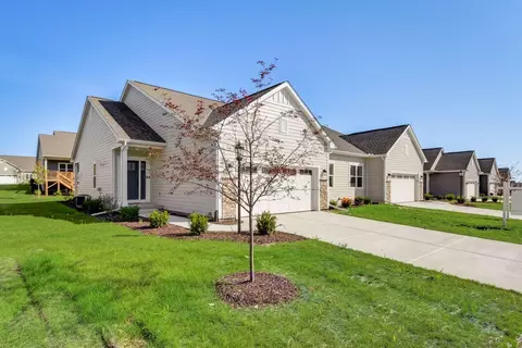 7880 W Park Cir, Franklin, WI 53132