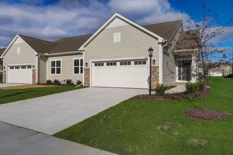 7878 W Park Cir, Franklin, WI 53132