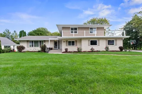 7608 N Longview, Glendale, WI 53209