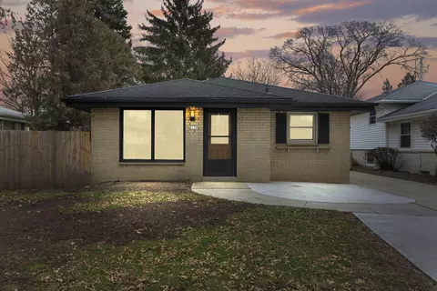 2130 N 107th, Wauwatosa, WI 53226