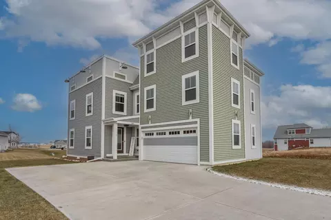822 Skypark, Hartford, WI 53027