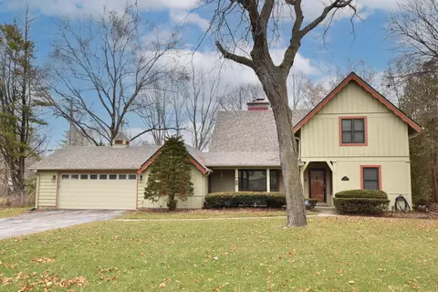 530 W Acacia, Glendale, WI 53217