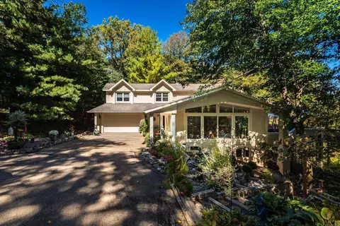 32288 County Rd 1, Dresbach, MN 55947