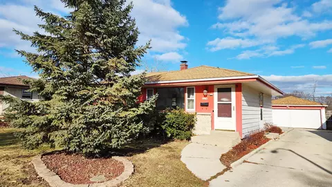 8778 W Acacia, Milwaukee, WI 53224