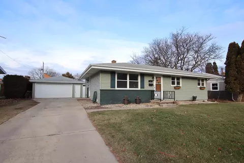 172 W 25th, Oshkosh, WI 54902