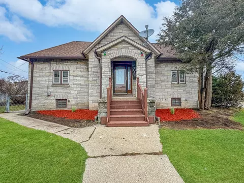 5704 W Beloit, West Allis, WI 53214
