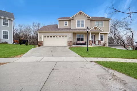 2300 River Hl, Waukesha, WI 53189