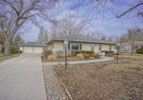 928 Marymere, Oconomowoc, WI 53066