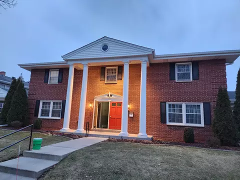 3119 S 122nd #13, West Allis, WI 53227