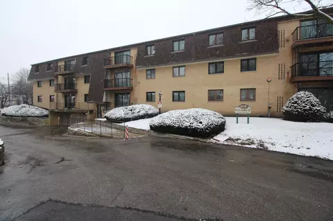 3239 S 58th #113, Milwaukee, WI 53219