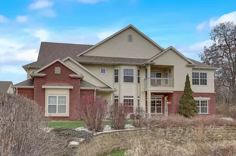 586 Grandview #D, Pewaukee, WI 53072