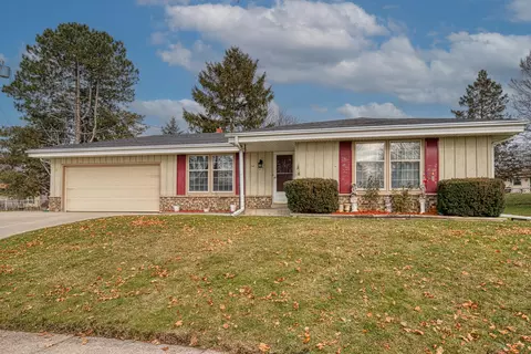1212 Tomahawk, Waukesha, WI 53186
