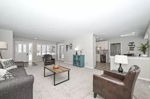s84w24540 Pheasant Hl, Mukwonago, WI 53149