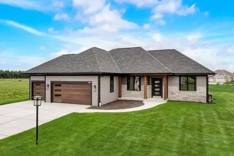 1450 Fairwinds, Mukwonago, WI 53149